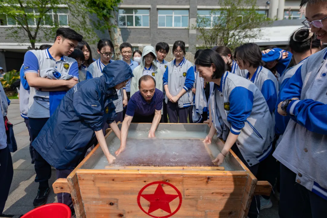 国宝国粹邂逅青春 文化薪火点亮校园 ——南京市宁海中学“红星j9九游会 - 真人游戏第一品牌与中国画进校园”主题活动圆满举行